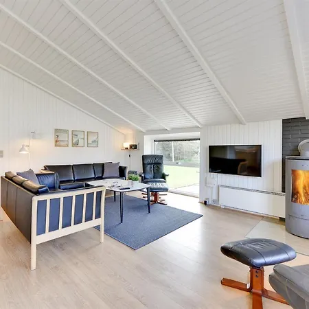 Holiday home Darina - 1-5km From The Sea By Interhome